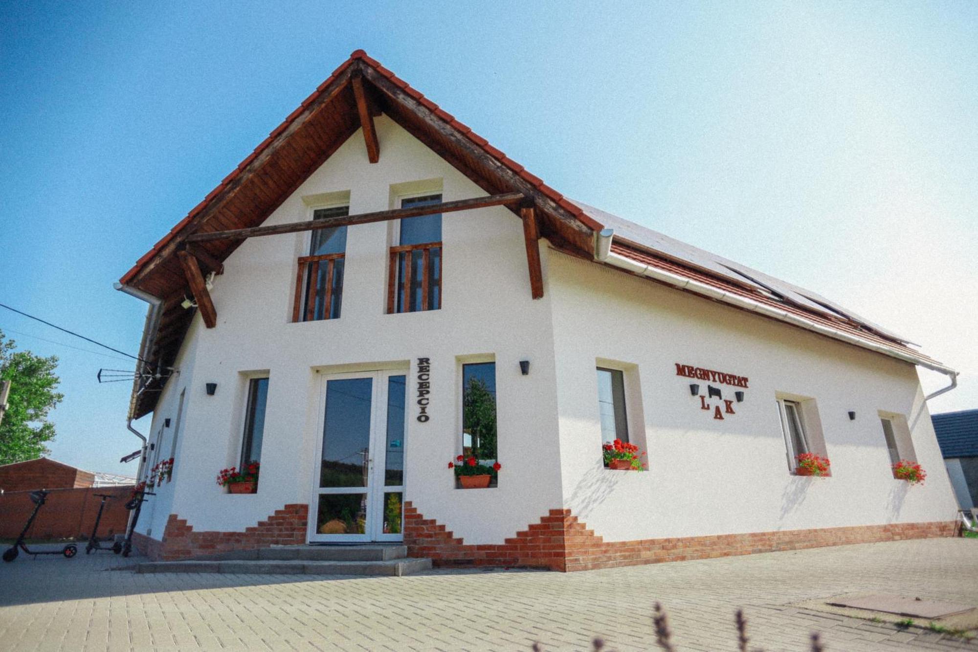 Megnyugtat-Lak Apartmanhaz Demjén Zewnętrze zdjęcie