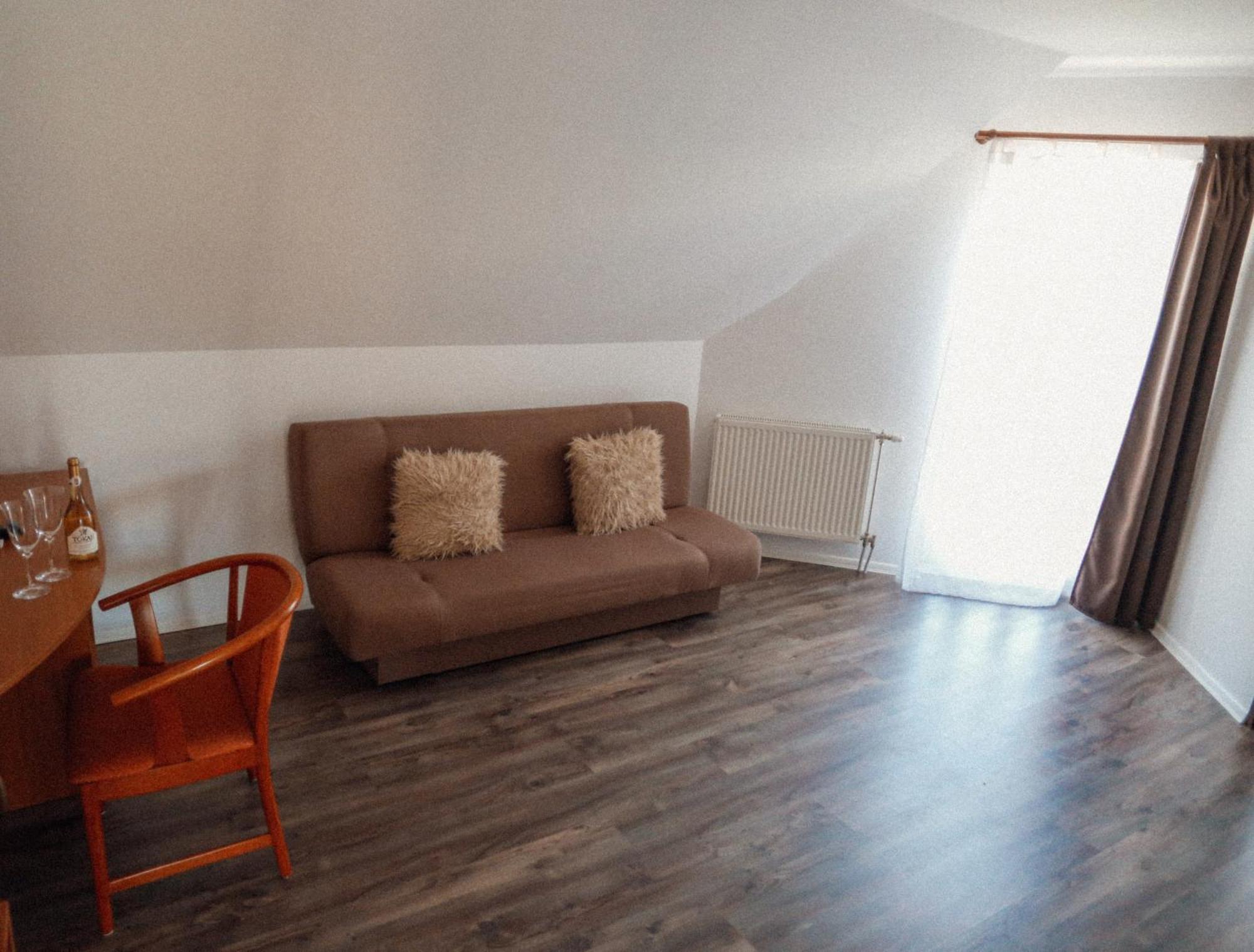 Megnyugtat-Lak Apartmanhaz Demjén Zewnętrze zdjęcie