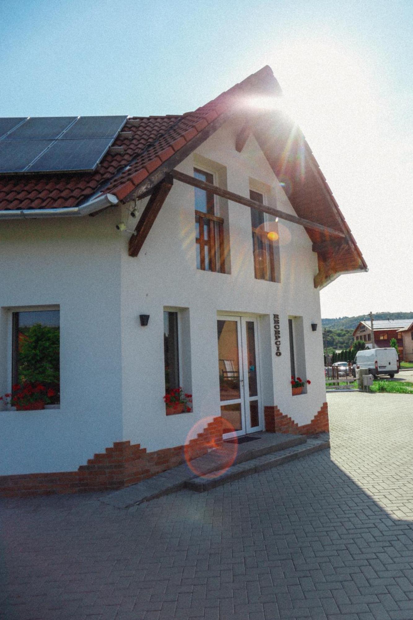 Megnyugtat-Lak Apartmanhaz Demjén Zewnętrze zdjęcie